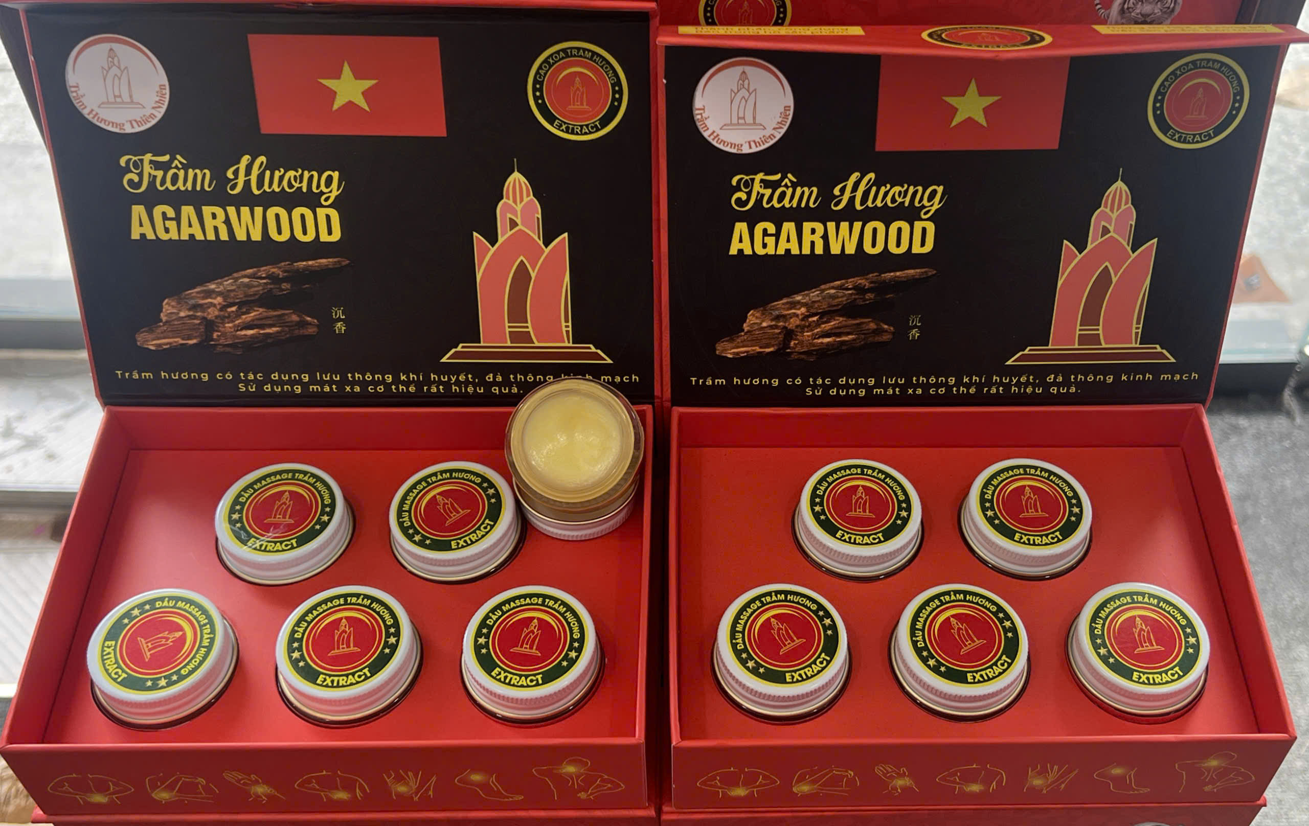 Hộp Quà Sức Khỏe: Dầu Cao Xoa Trầm Hương (5 Hũ × 16g)